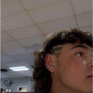 Meet your Posher, Levi